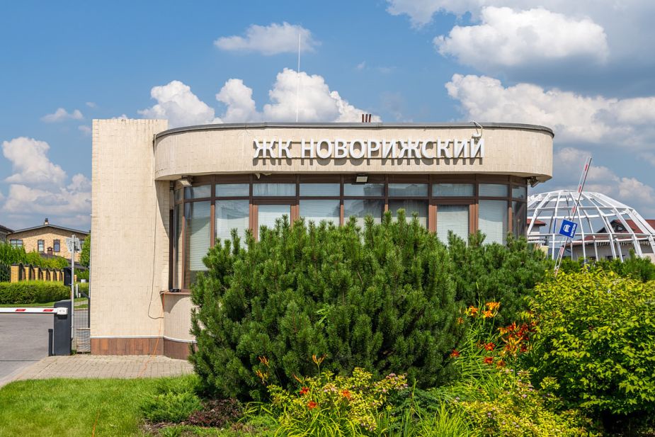 Дом в стиле Райта в Новорижском