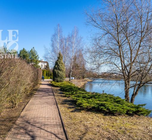 Дом с видом на озеро КП Монолит