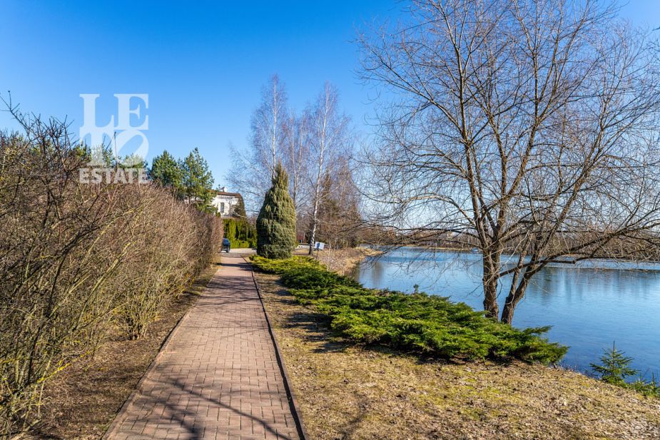 Дом с видом на озеро КП Монолит