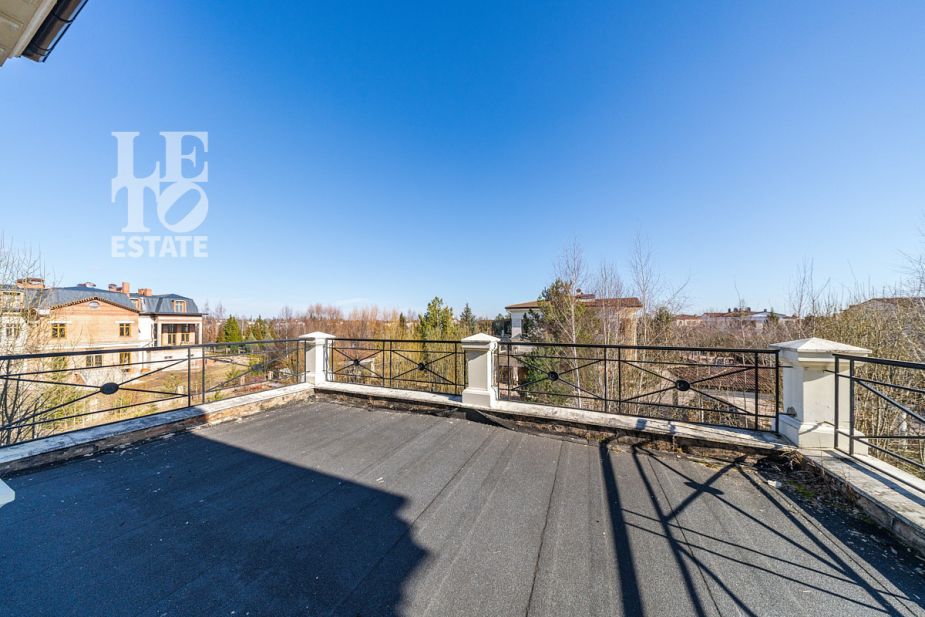 Дом с видом на озеро КП Монолит