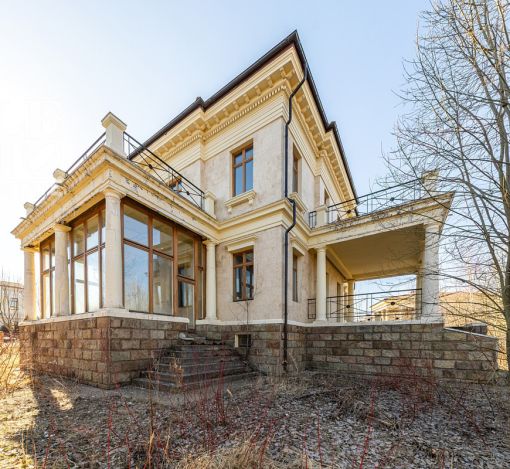 Дом с видом на озеро КП Монолит