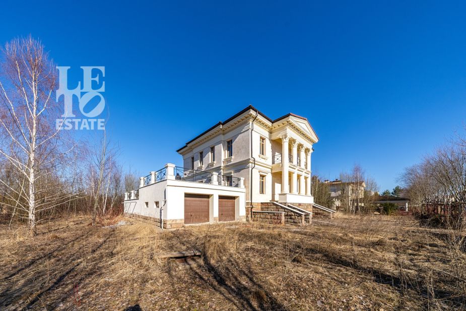 Дом с видом на озеро КП Монолит