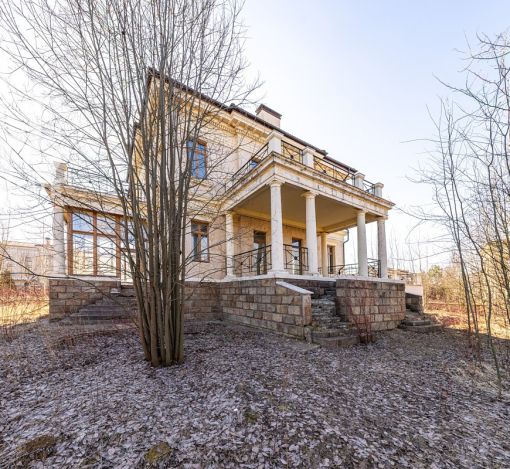 Дом с видом на озеро КП Монолит