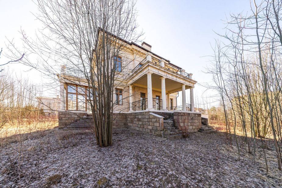 Дом с видом на озеро КП Монолит