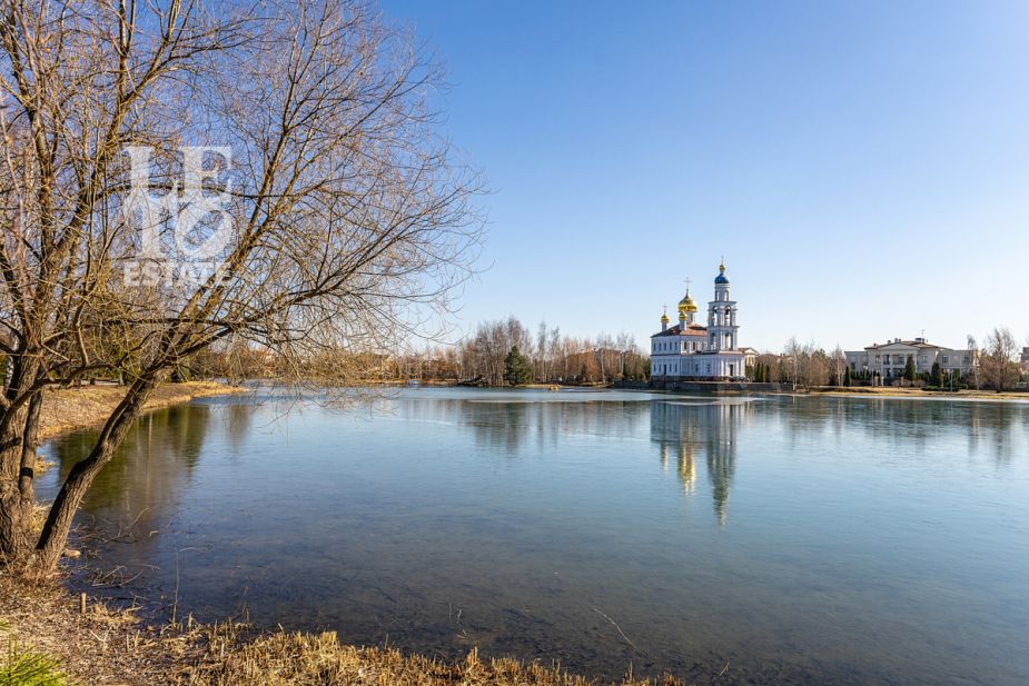 Дом с видом на озеро КП Монолит