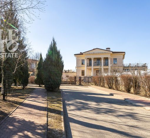 Дом с видом на озеро КП Монолит.