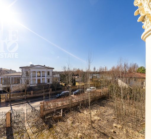 Дом с видом на озеро КП Монолит.