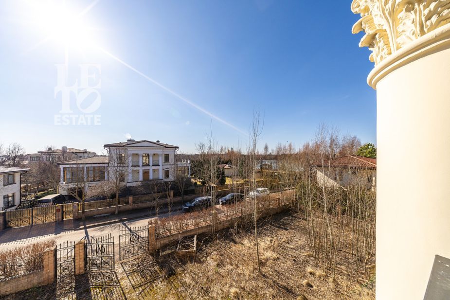 Дом с видом на озеро КП Монолит.