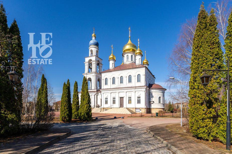 Дом с видом на озеро КП Монолит.