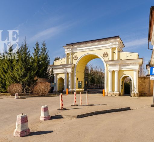 Дом с видом на озеро КП Монолит.