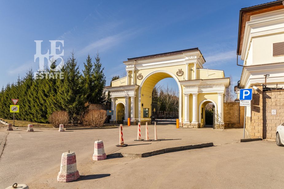 Дом с видом на озеро КП Монолит.