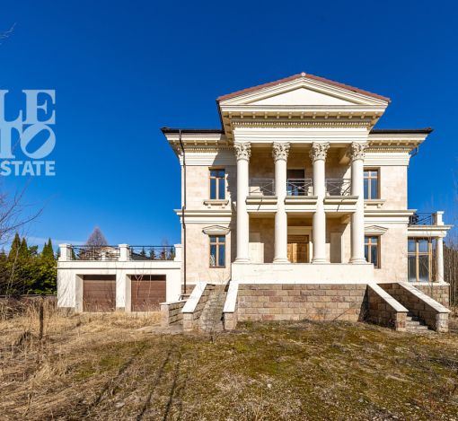 Дом с видом на озеро КП Монолит.