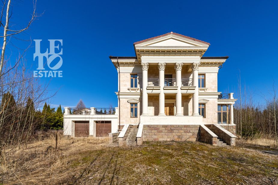 Дом с видом на озеро КП Монолит.