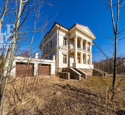 Дом с видом на озеро КП Монолит.