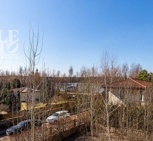 Дом с видом на озеро КП Монолит.