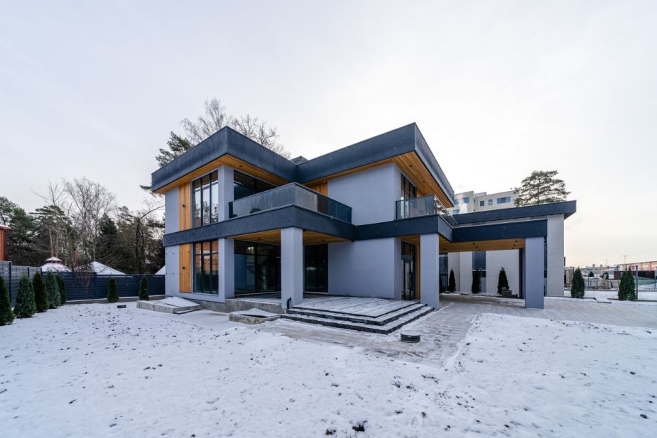 Новый дом около леса 9 км от МКАД