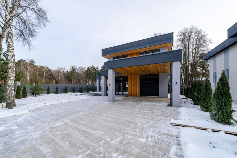 Новый дом около леса 9 км от МКАД