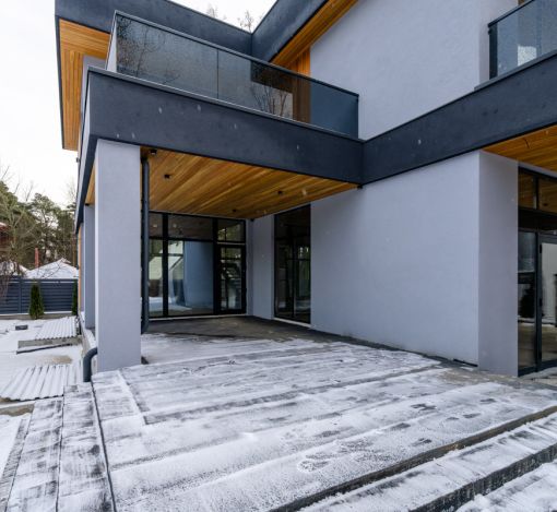 Новый дом около леса 9 км от МКАД