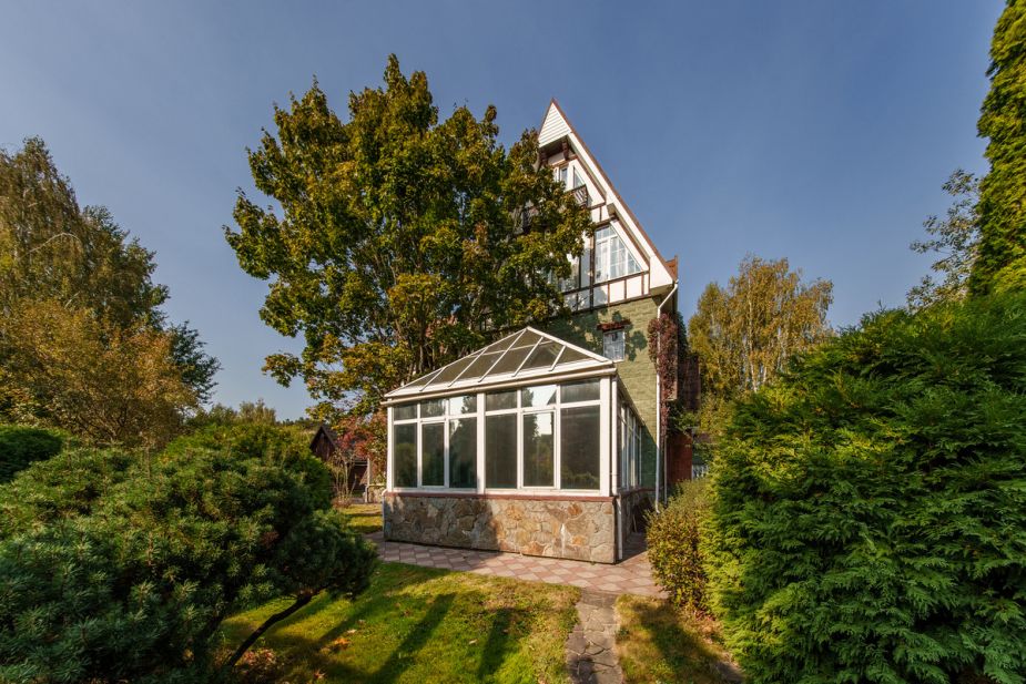 Дом с бассейном в КП Урожай