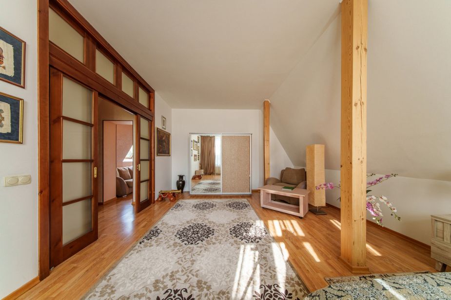 Дом с бассейном в КП Урожай