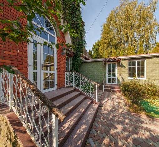 Дом с бассейном в КП Урожай