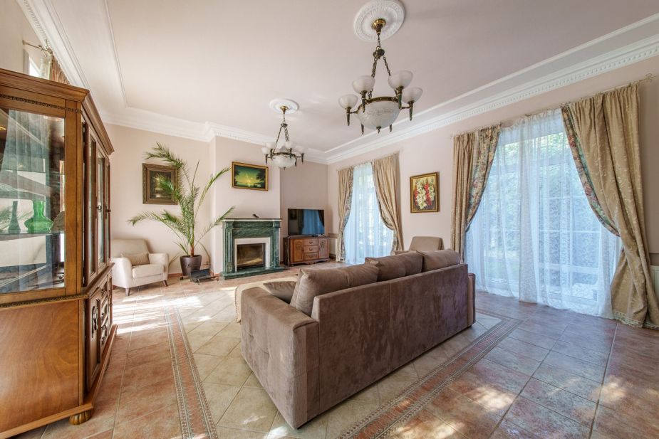 Дом с бассейном в КП Урожай