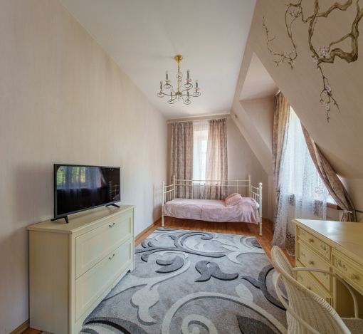 Дом с бассейном в КП Урожай