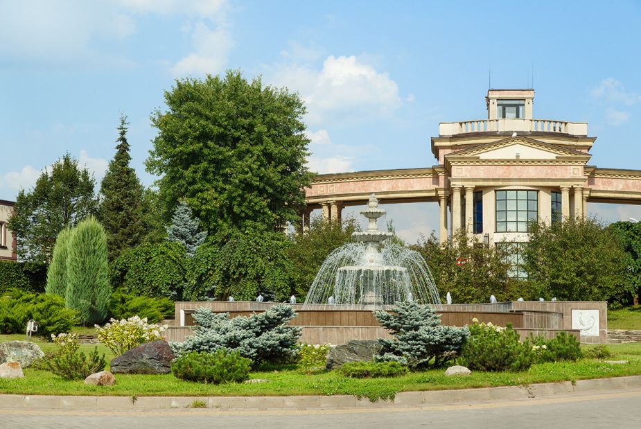 Дом с бассейном в Ренессанс парк