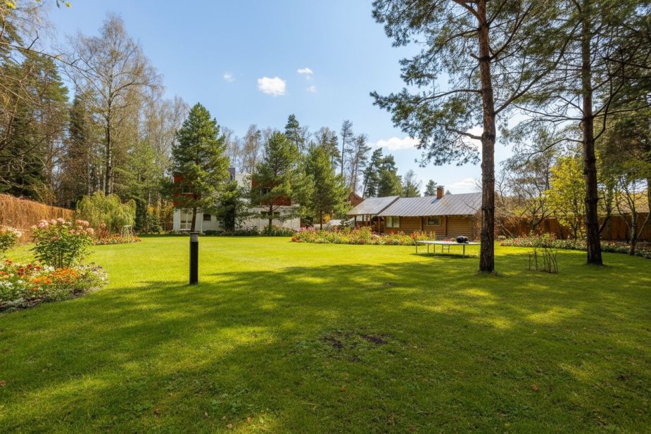 Дом с бассейном в поселке Новинки