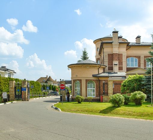 Дом у леса в поселке Риверсайд