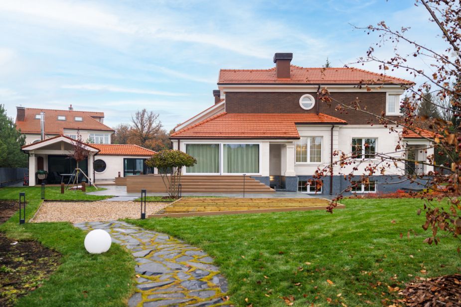 Дизайнерский дом в поселке Величъ