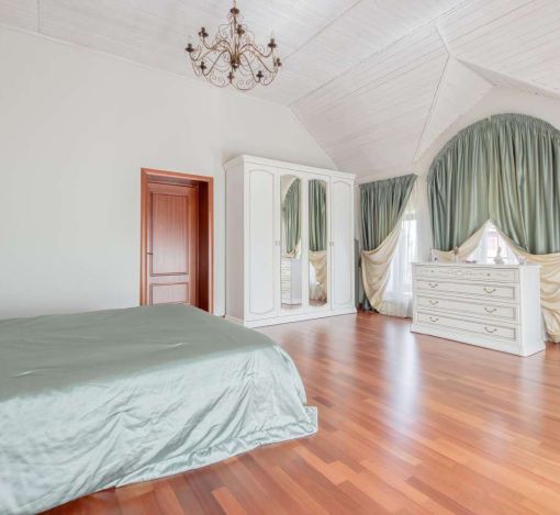 Дом с бассейном в КП Александрово