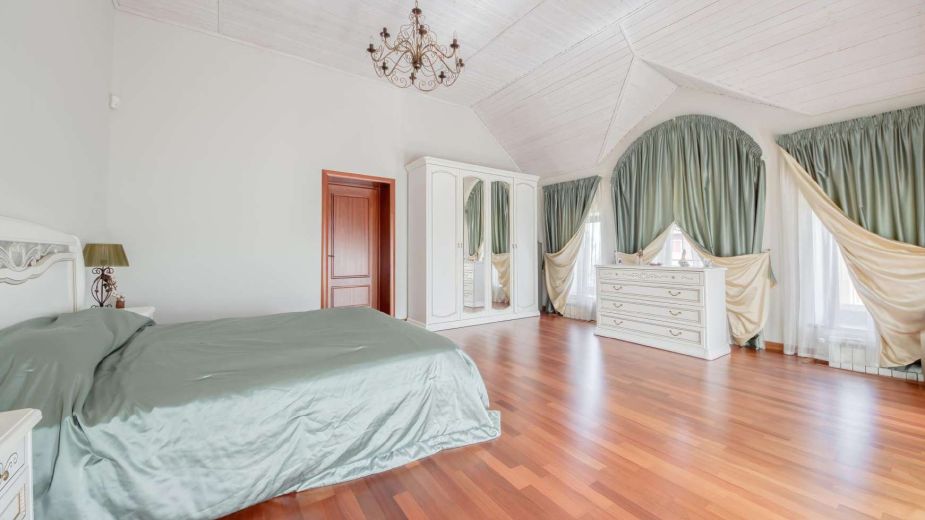 Дом с бассейном в КП Александрово