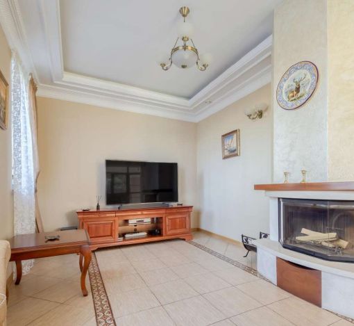 Дом с бассейном в КП Александрово