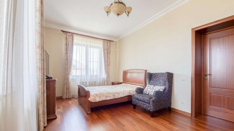 Дом с бассейном в КП Александрово