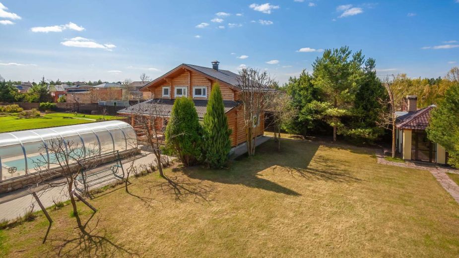 Дом с бассейном в КП Александрово