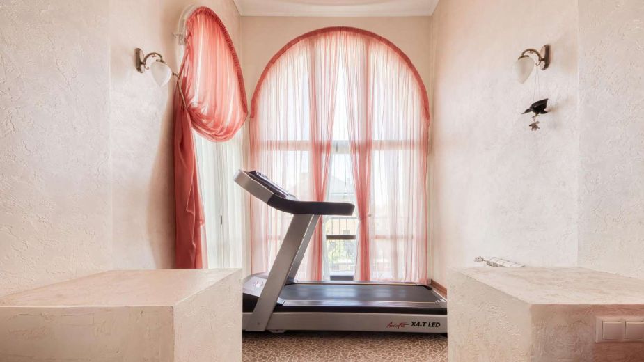 Дом с бассейном в КП Александрово